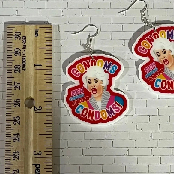 The Golden Girls Dorothy Zbornak Earrings - Picture 5 of 5